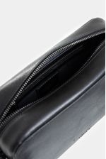 Bolso-manos-libres-de-cuero
