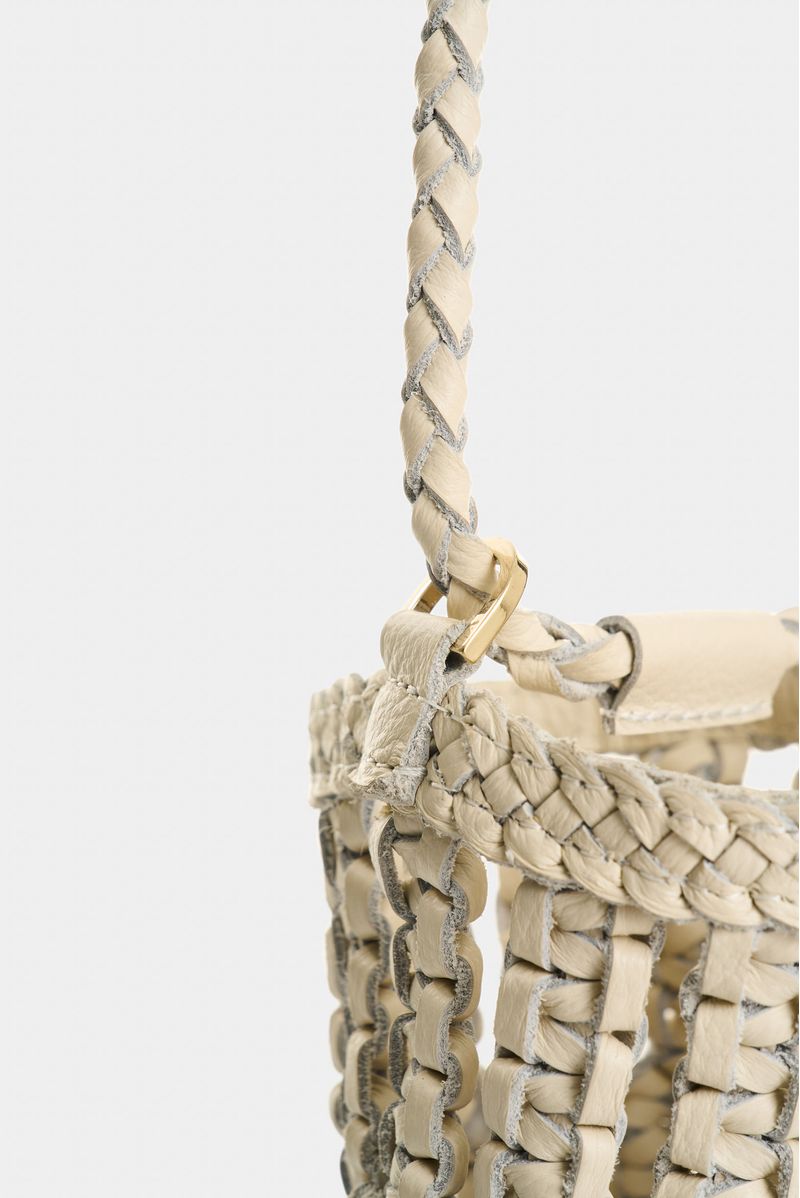 Bolso-manos-libres-de-cuero